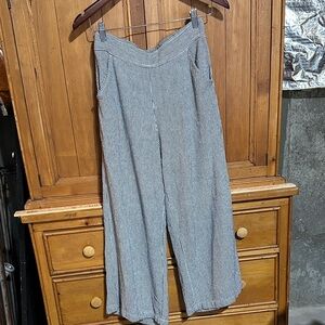 Max Studio Black and White Striped Pants